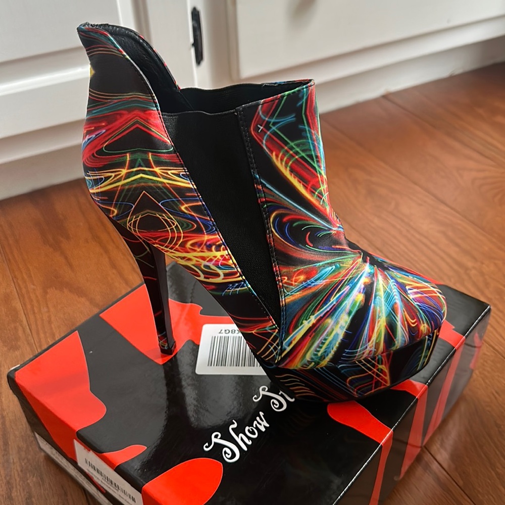 Show Story Black Multicolored Booties